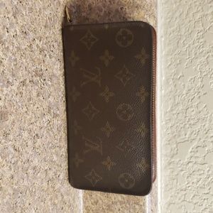 LV Vintage  zipper wallet